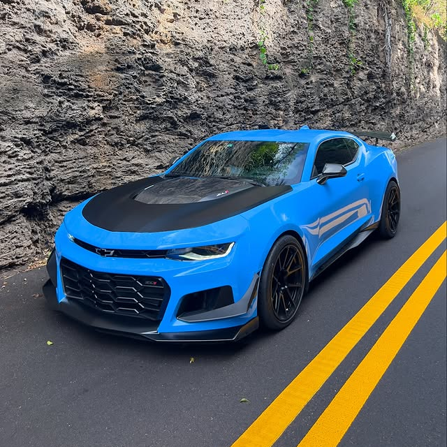 Gloss Crystal Blue Sky Car Vinyl Wrap