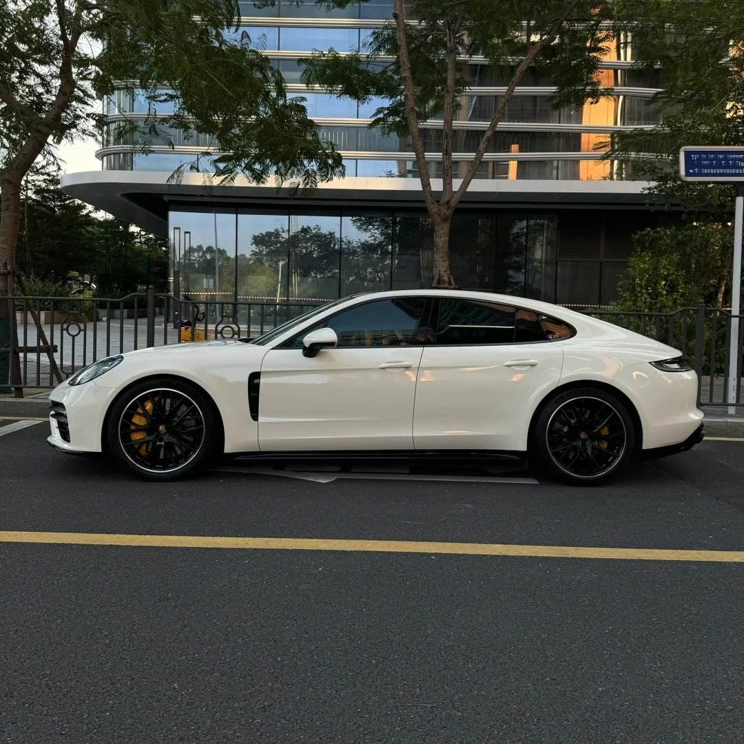 Gloss Pepper Coopers White Car Vinyl Wrap