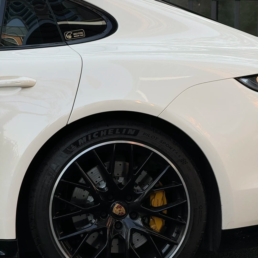 Gloss Pepper Coopers White Car Vinyl Wrap