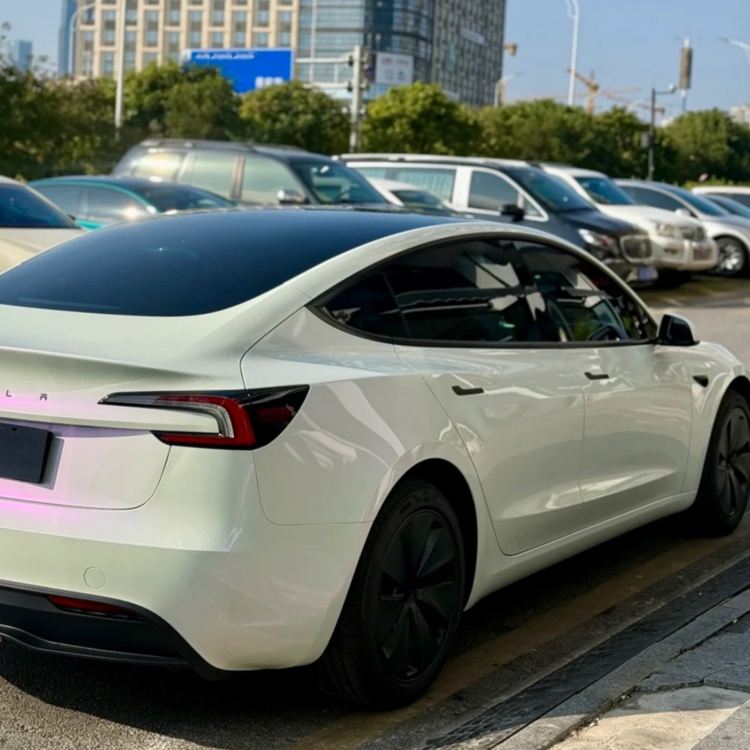 Gloss White Purple Car Vinyl Wrap