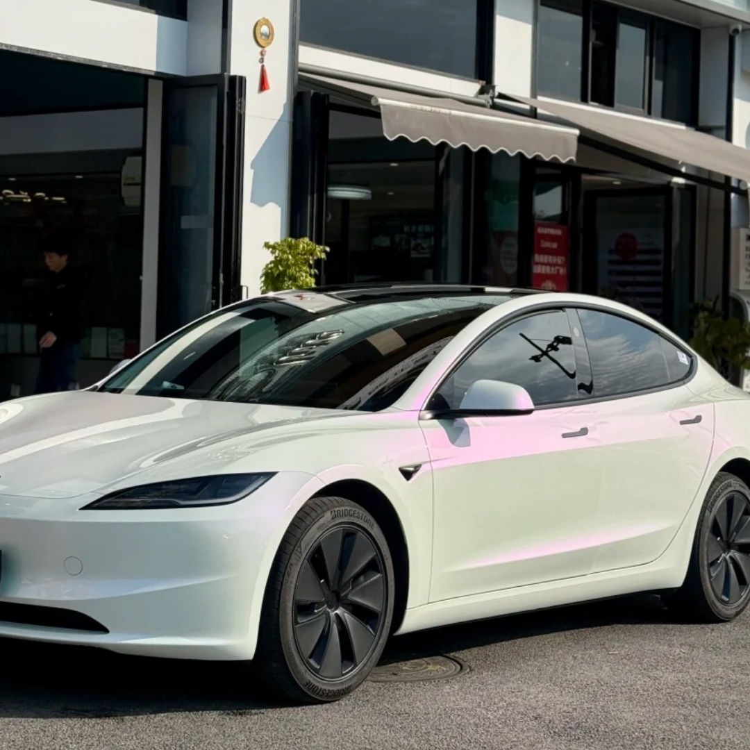 Gloss White Purple Car Vinyl Wrap