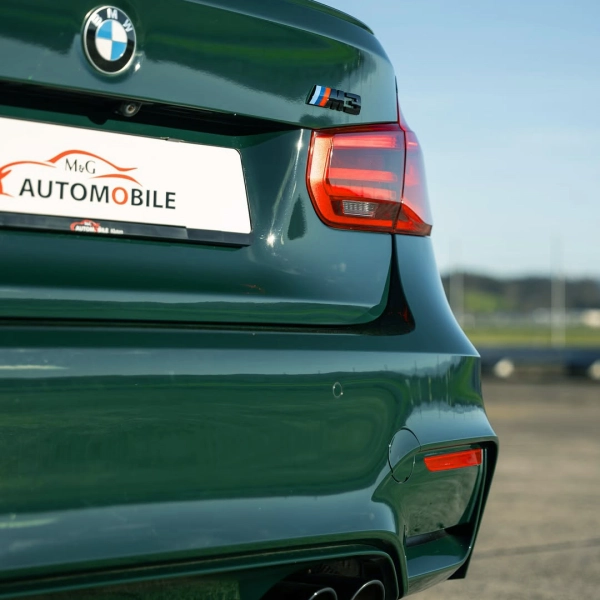 Gloss Metallic British Racing Green Car Vinyl Wrap