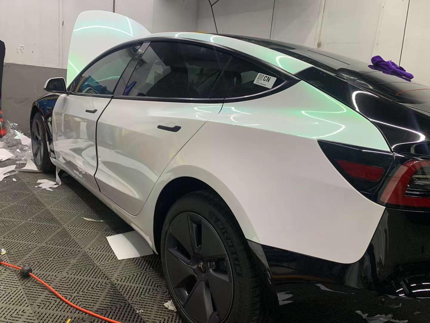Metallic Gloss Aurora White Car Vinyl Wrap review jane 02