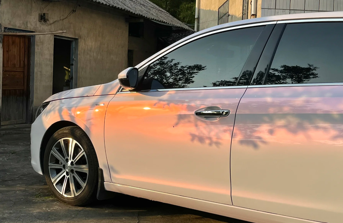 Gloss Metallic Pink to White Car Vinyl Wrap  review 0