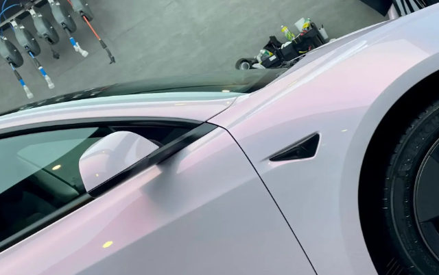 Gloss Metallic Pink to White Car Vinyl Wrap  review 3