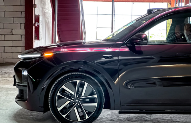 PET Gloss Shifting Red to Black Car Vinyl Wrap review 1