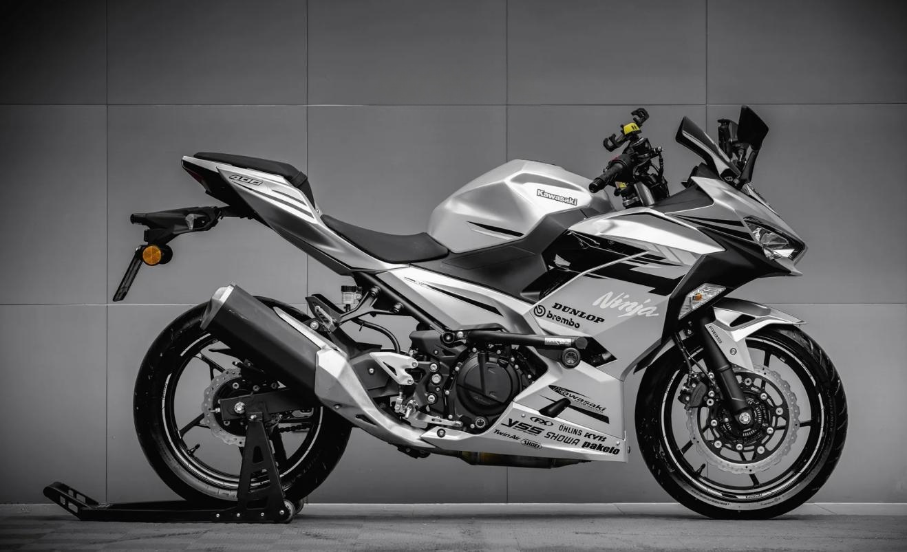 Matte Metallic Metal Silver Car Vinyl Wrap review Farhan 03