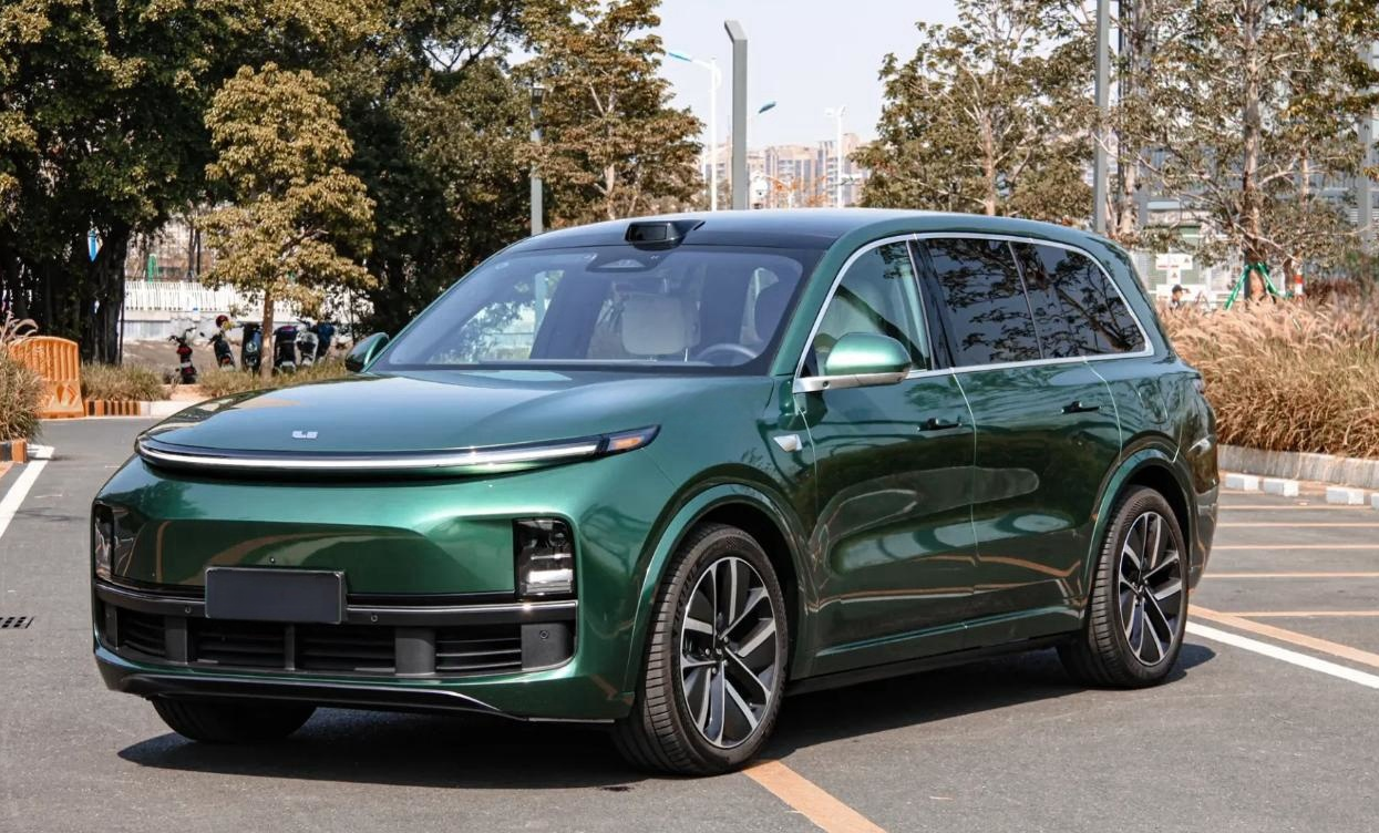 Gloss Metal Emerald Green Car Vinyl Wrap review 1