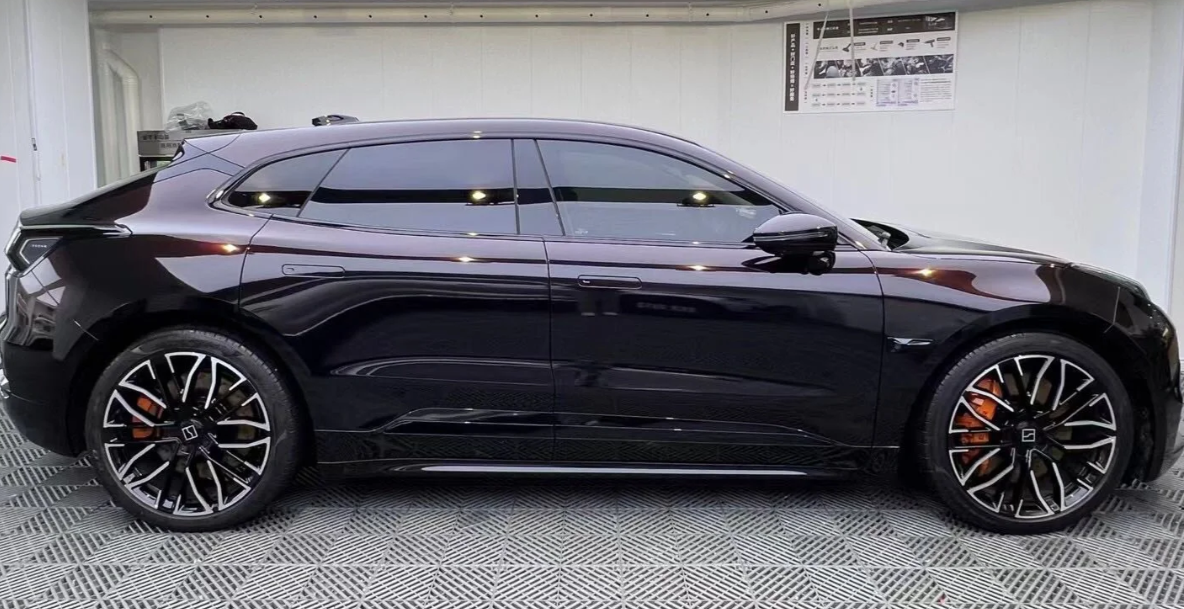 PET Gloss Shifting Red to Black Car Vinyl Wrap review 1