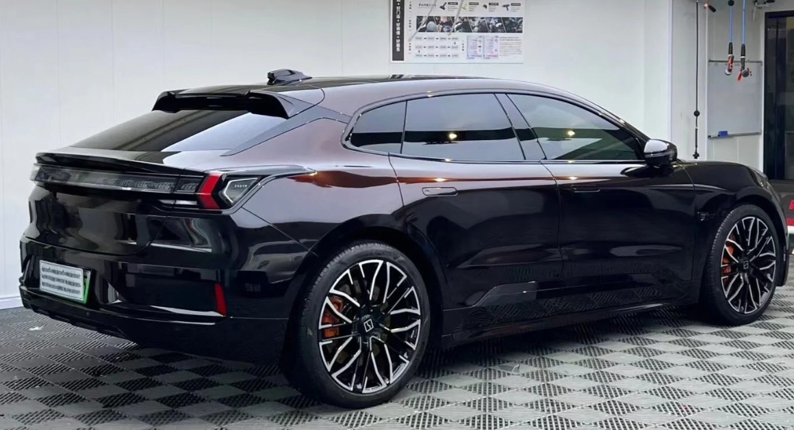 PET Gloss Shifting Red to Black Car Vinyl Wrap review 2