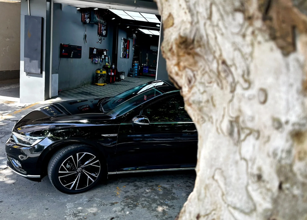 Gloss Metallic Black Car Vinyl Wrap review 3