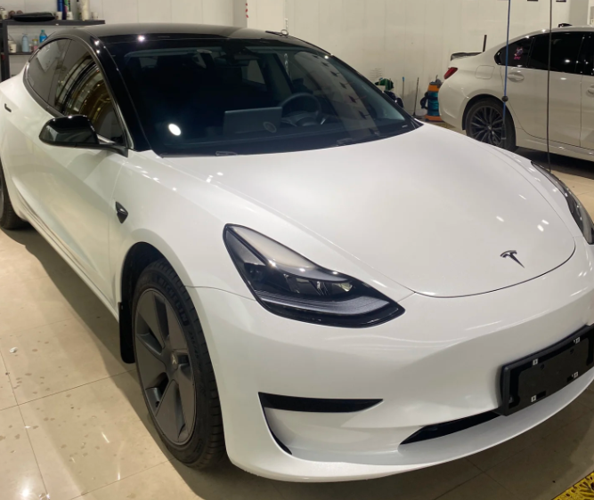 Super Gloss Diamond White Car Vinyl Wrap review Carolyn Phillips 01