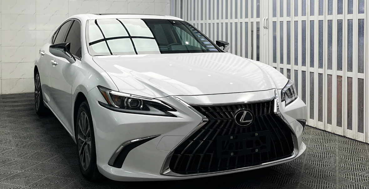 Super Gloss Diamond White Car Vinyl Wrap review Vlad 01