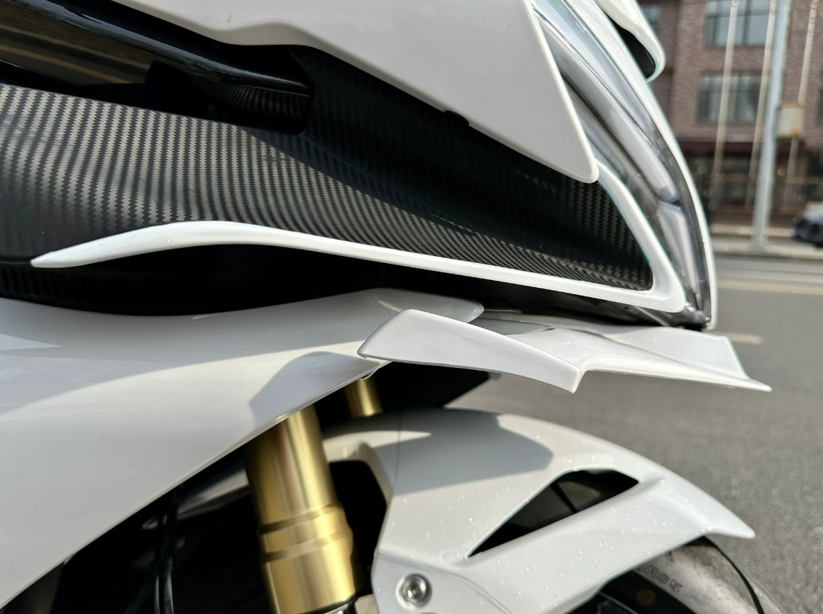 Super Gloss Diamond White Car Vinyl Wrap review Angie 03