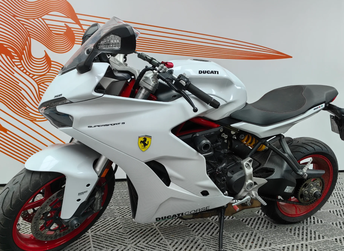 Super Gloss Diamond White Car Vinyl Wrap review Brooks 04