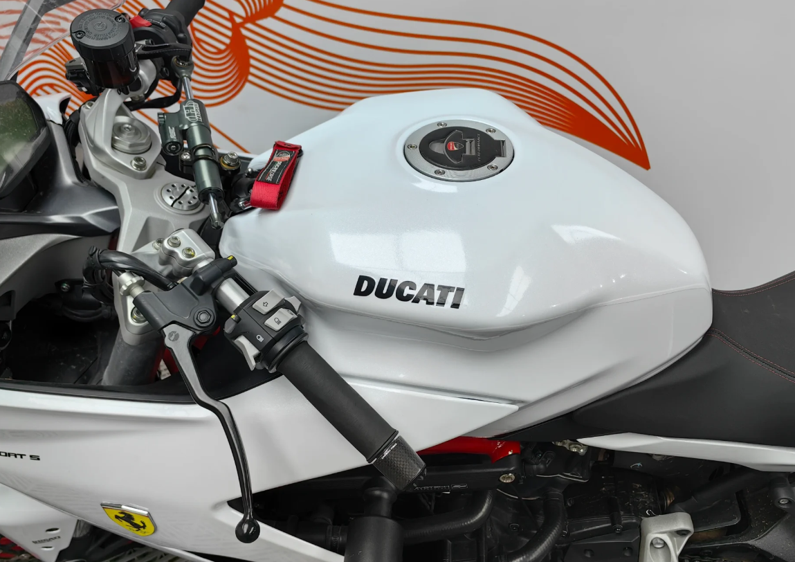 Super Gloss Diamond White Car Vinyl Wrap review Brooks 05