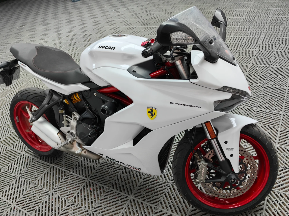 Super Gloss Diamond White Car Vinyl Wrap review Brooks 06