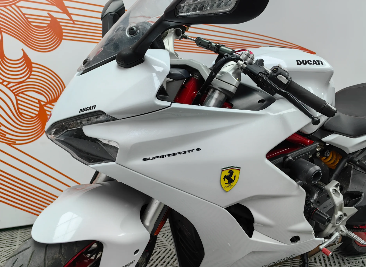 Super Gloss Diamond White Car Vinyl Wrap review Brooks 07