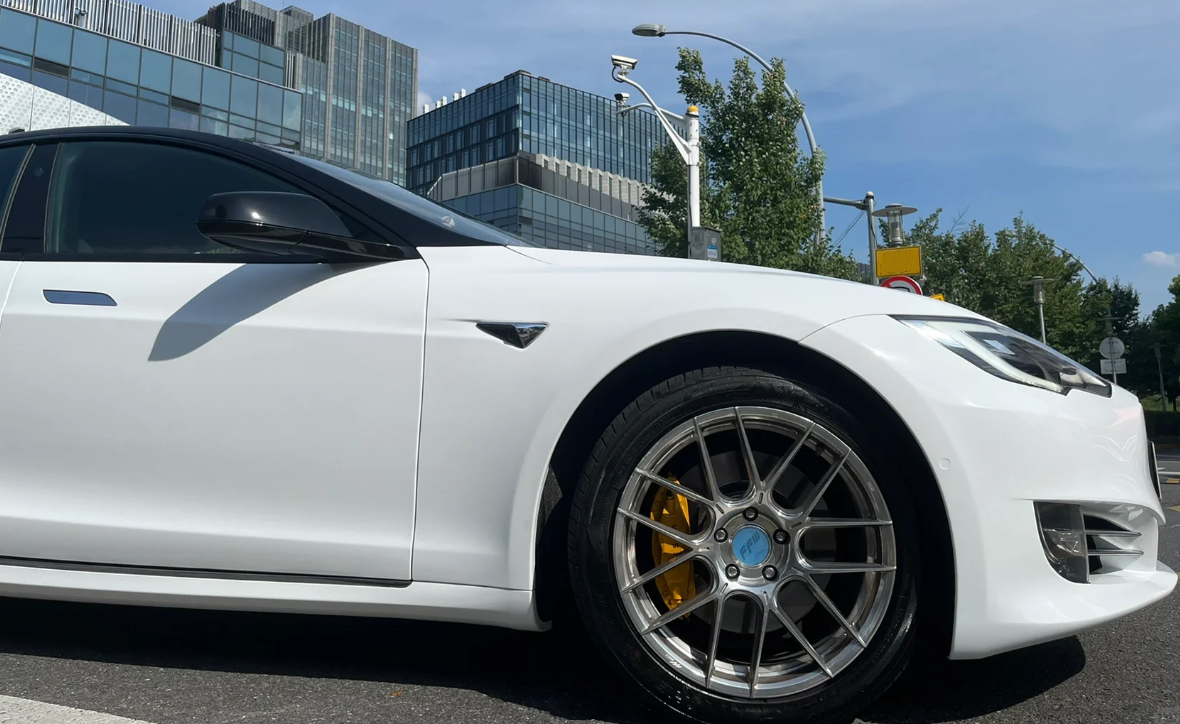 Super Gloss Crystal White Car Vinyl Wrap review 2