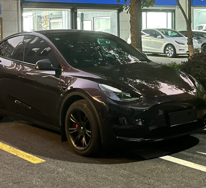 PET Gloss Shifting Red to Black Car Vinyl Wrap review 1