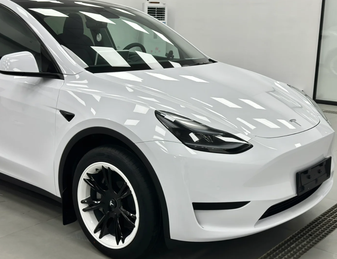 Super Gloss Crystal White Car Vinyl Wrap review 1