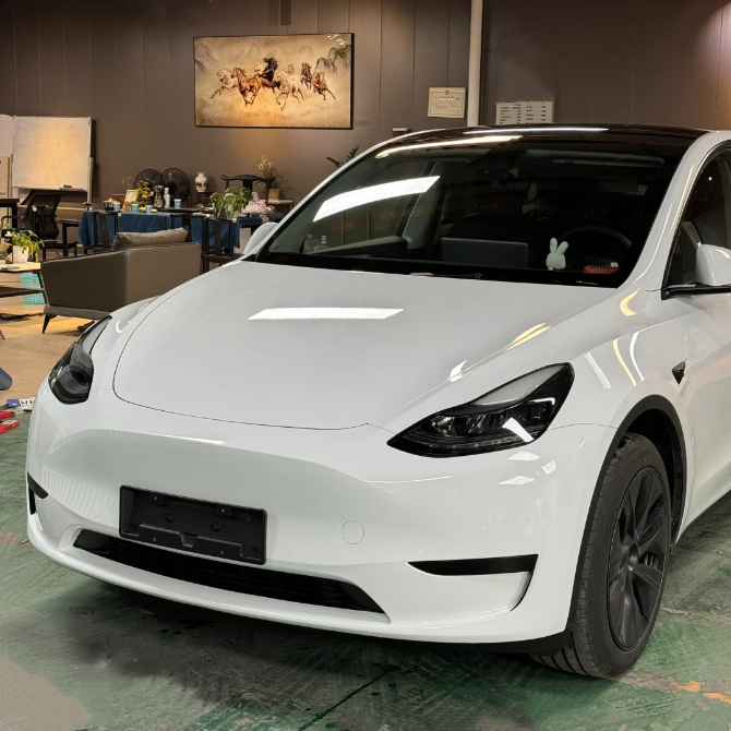 Super Gloss Crystal White Car Vinyl Wrap review 1