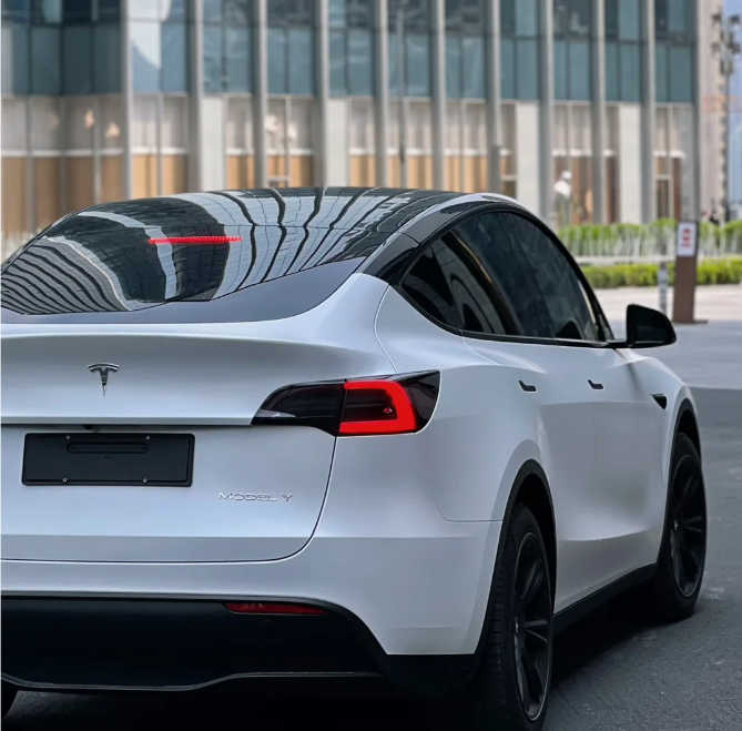 Gloss Pearl White Car Vinyl Wrap review 1