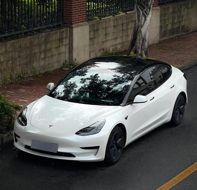 Super Gloss Crystal White Car Vinyl Wrap review Dudeski 01