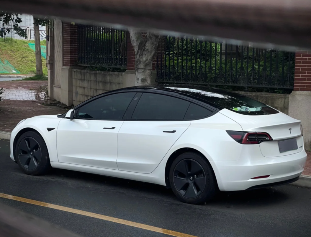 Super Gloss Crystal White Car Vinyl Wrap review Dudeski 02