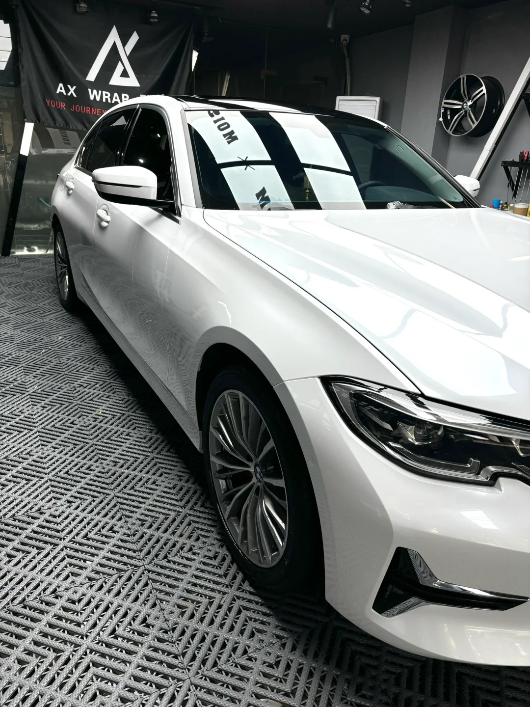 Gloss Pearl White Car Vinyl Wrap review weee 03