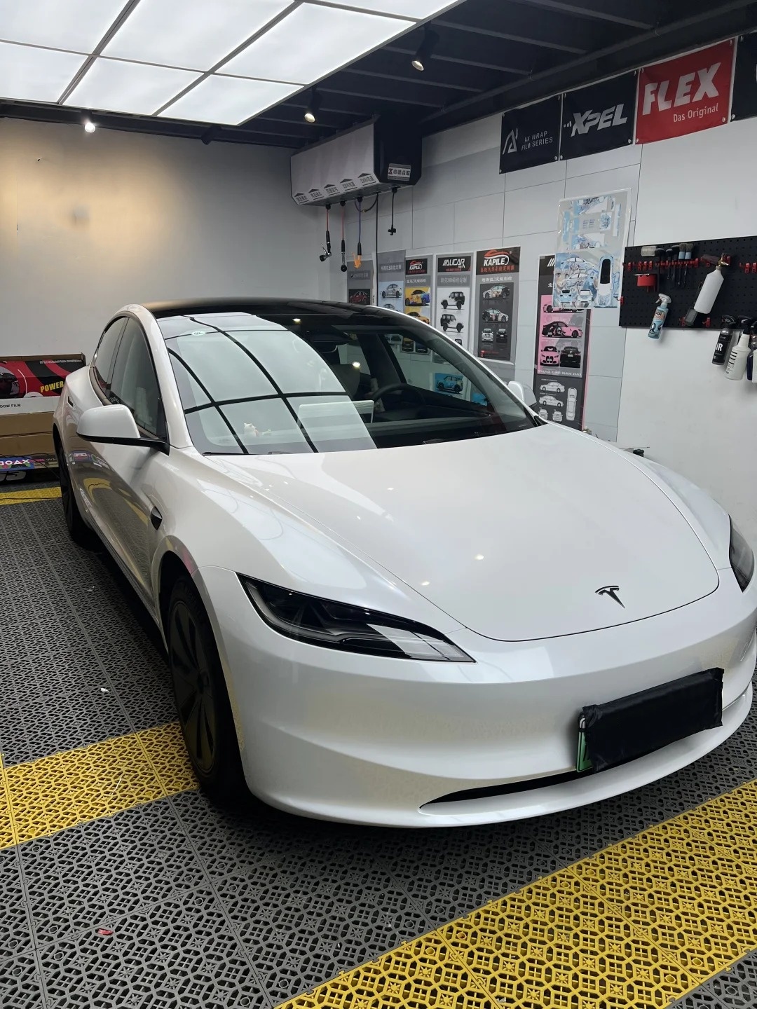 Gloss Pearl White Car Vinyl Wrap review trus 02