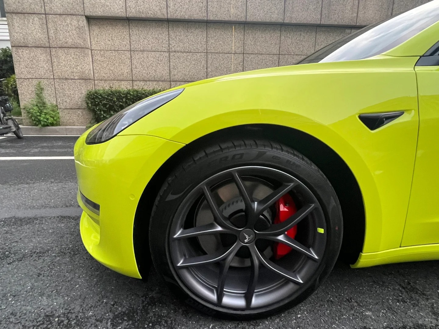 PET Gloss Acid Green Car Vinyl Wrap review lili 02