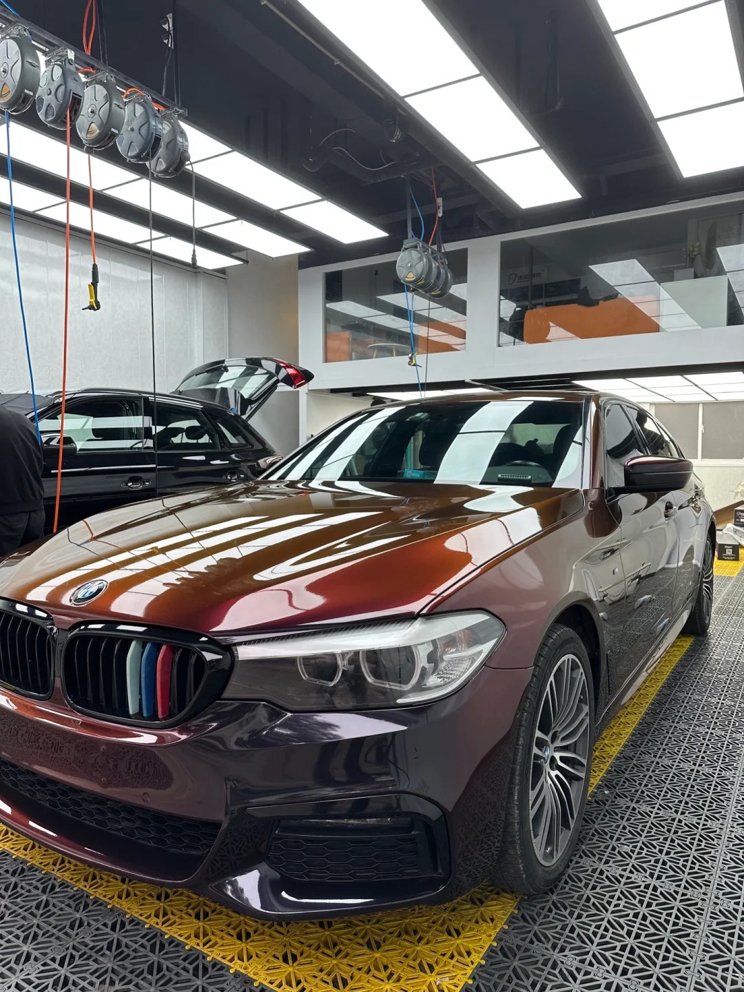 PET Gloss Shifting Red to Black Car Vinyl Wrap review drwmm 02