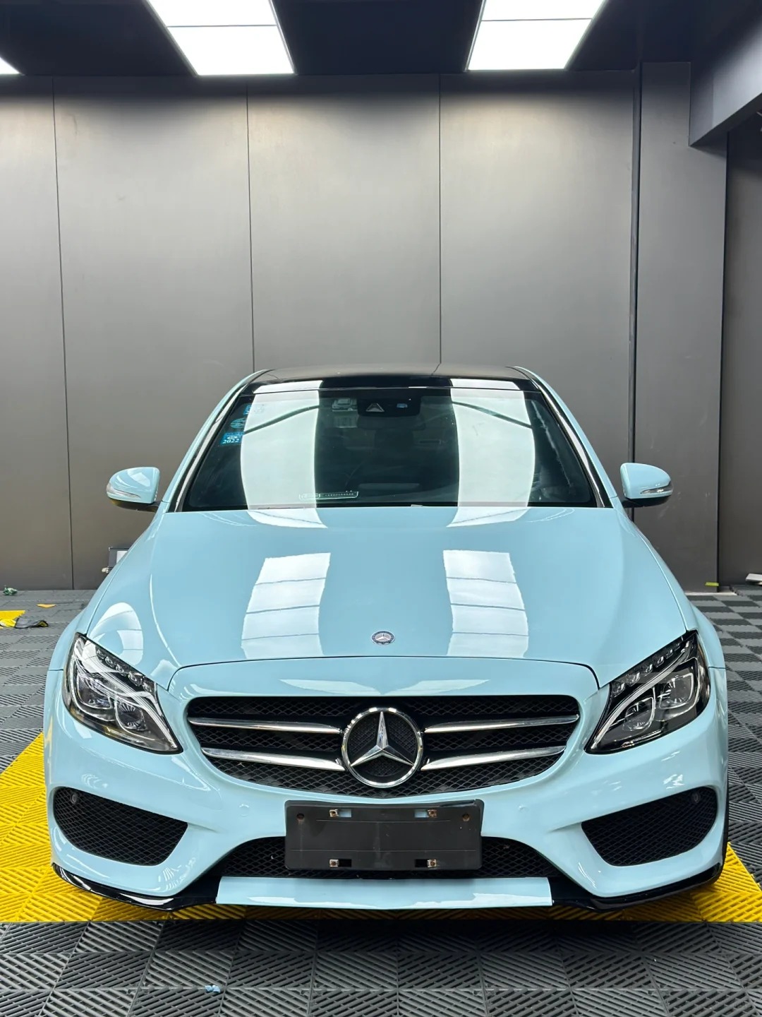 Super Gloss Glacier Blue Car Vinyl Wrap review puppy 01