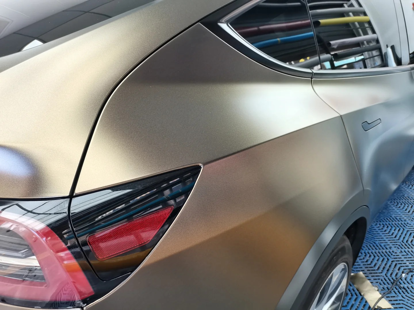 Pure Metal Gold Brown Car Vinyl Wrap review fiie 02