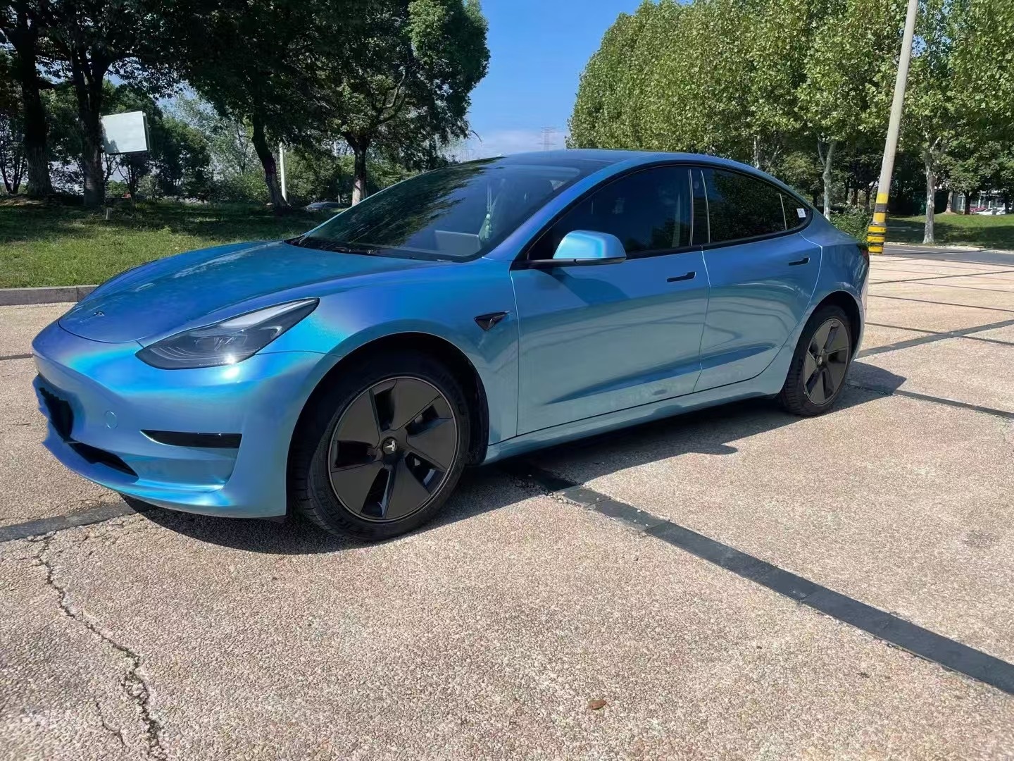 Glossy Laser Blue Car Vinyl Wrap review dfsdg 01