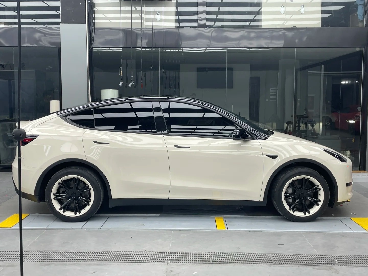 Tesla Benz Gloss Pepper Coopers White Car Vinyl Wrap review fdg 03