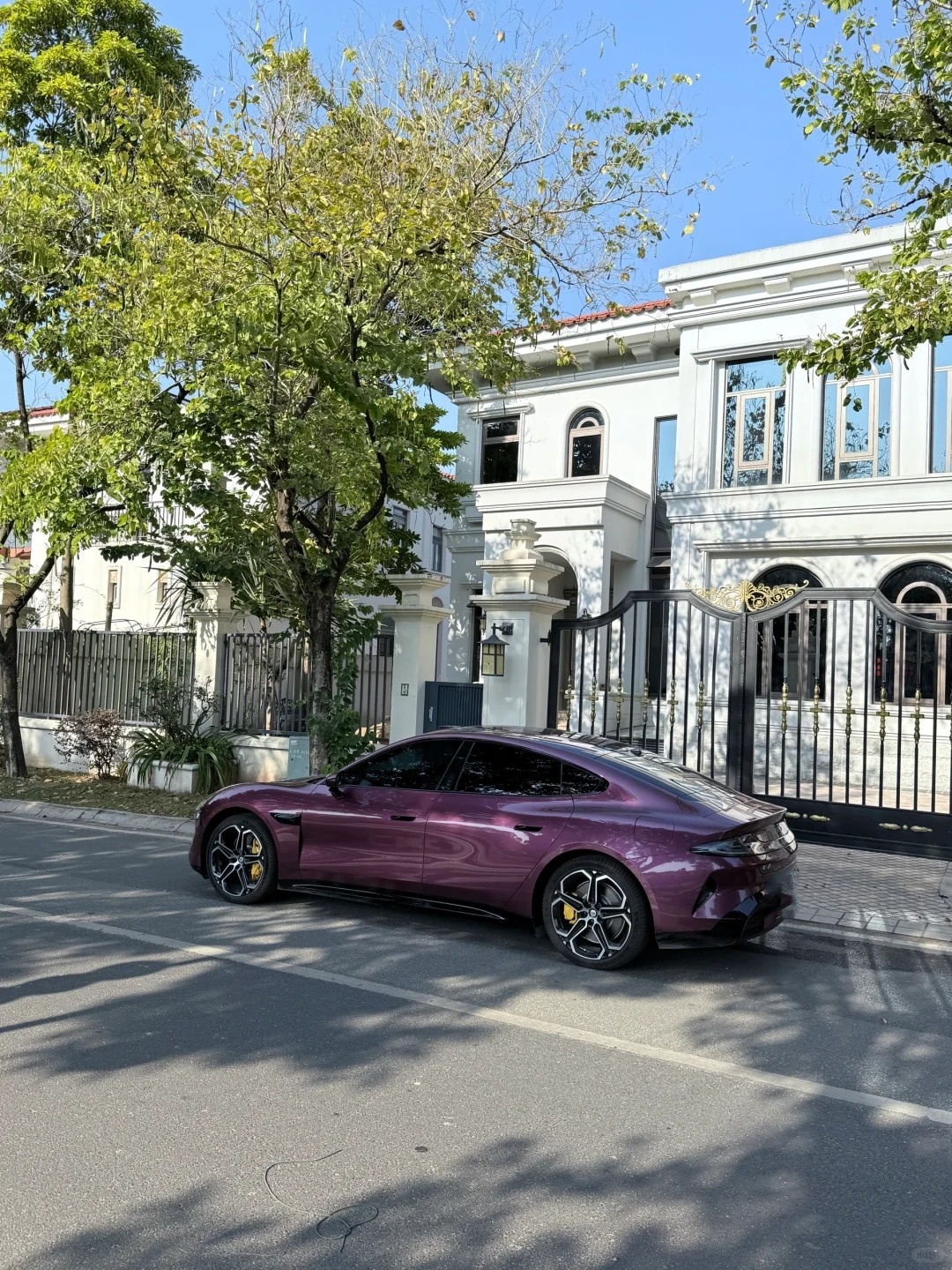 Tesla Gloss PET Cherry Red Car Vinyl Wrap review dgreh 02