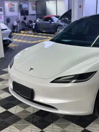 Gloss Crescent White Car Vinyl Wrap review 1
