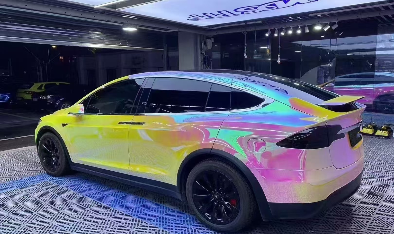 PET Gloss Rainbow Chrome Holographic Pink Car Vinyl Wrap review 1