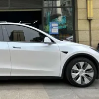 Glossy White to Blue Car Vinyl Wrap review 1