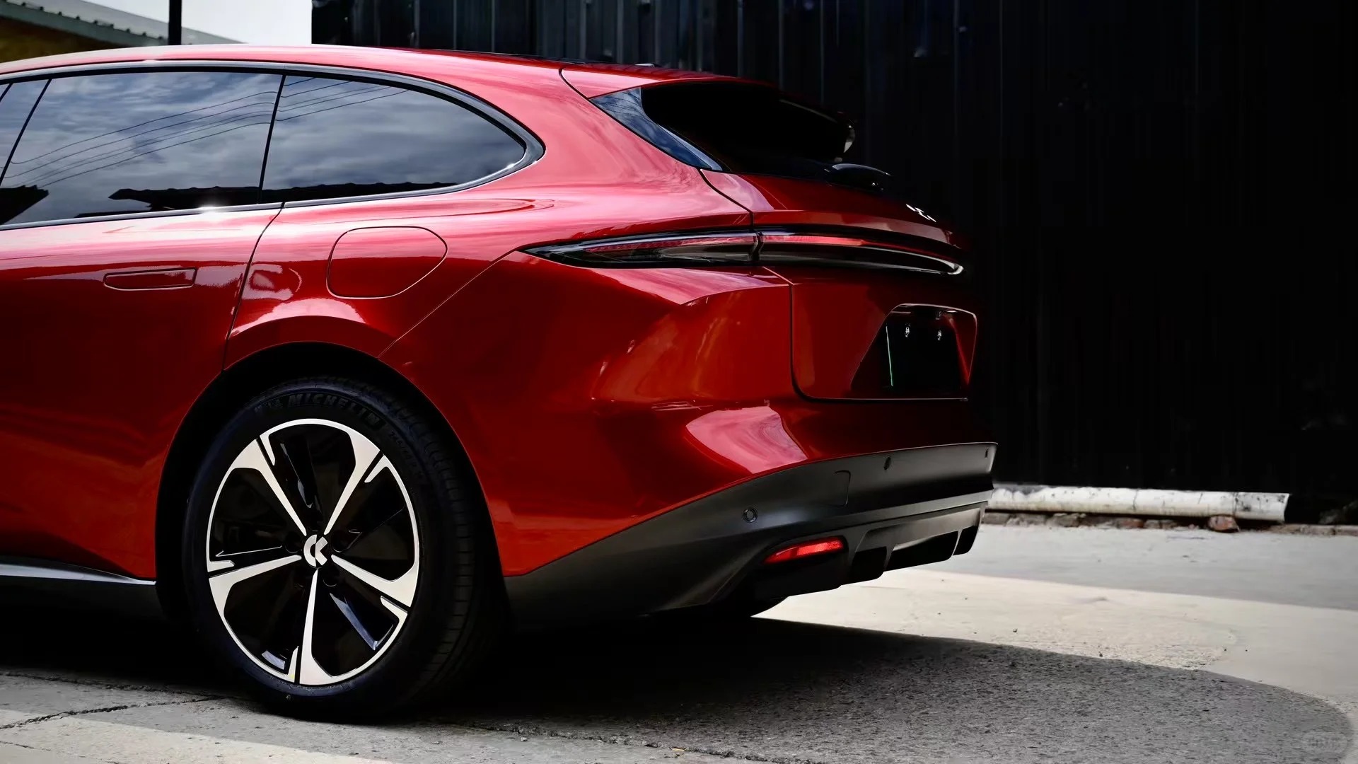 PET Gloss Metallic Cherry Red Car Vinyl Wrap review dgfd 03