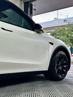 Ceramics White Car Vinyl Wrap review chg 01