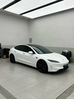 Satin Pearl White Car Vinyl Wrap review rehte 01