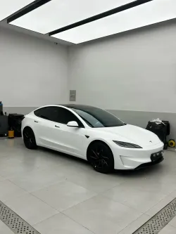 Satin Pearl White Car Vinyl Wrap review rehte 01