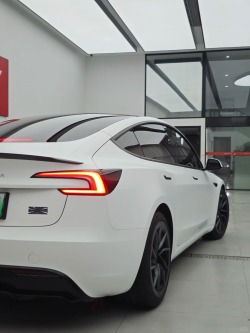 Satin Pearl White Car Vinyl Wrap review dsge 03