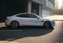 Satin Pearl White Car Vinyl Wrap review cghyf 01