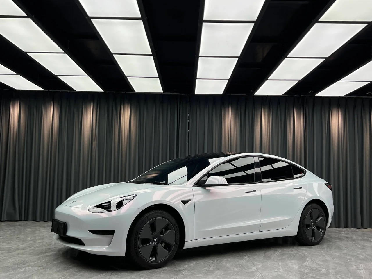 BMW Gloss PET Diamond Pink White Car Vinyl Wrap review safe 01