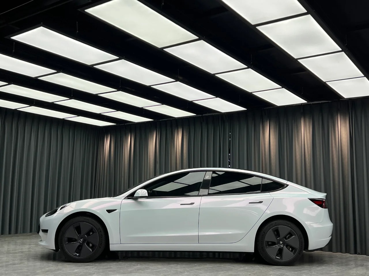 BMW Gloss PET Diamond Pink White Car Vinyl Wrap review safe 03