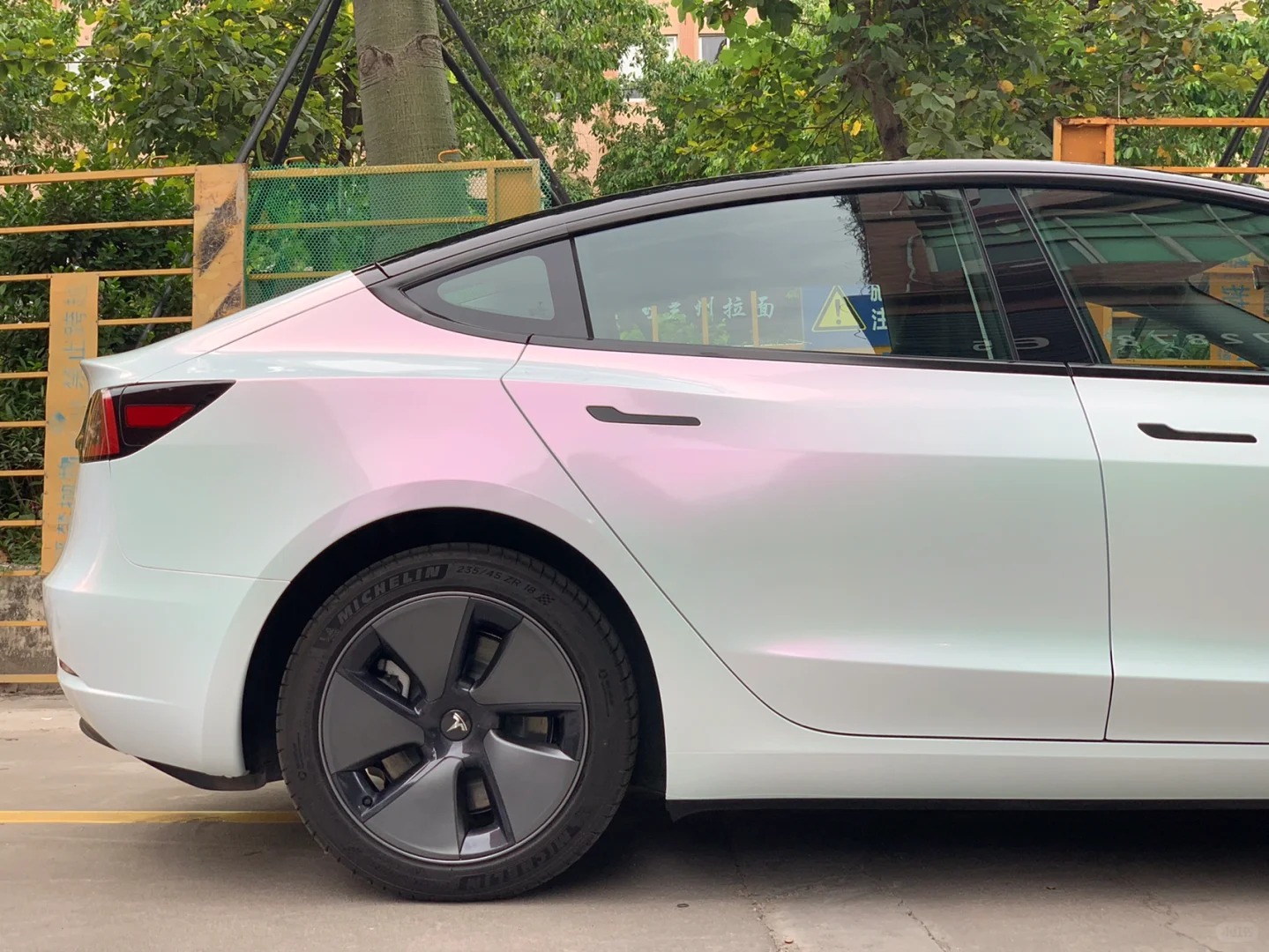 BMW Gloss PET Diamond Pink White Car Vinyl Wrap review rwgr 03